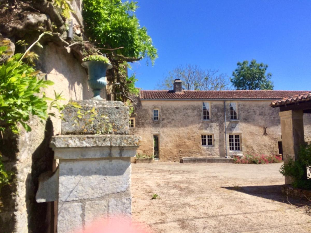 Logis De La Touche Bed & Breakfast Saint-Hilaire-des-Loges Bagian luar foto