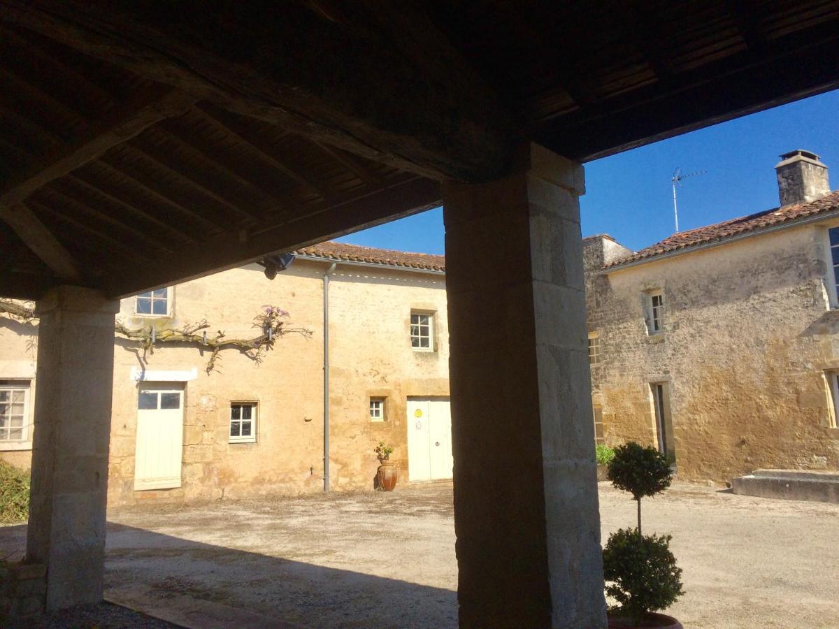 Logis De La Touche Bed & Breakfast Saint-Hilaire-des-Loges Bagian luar foto