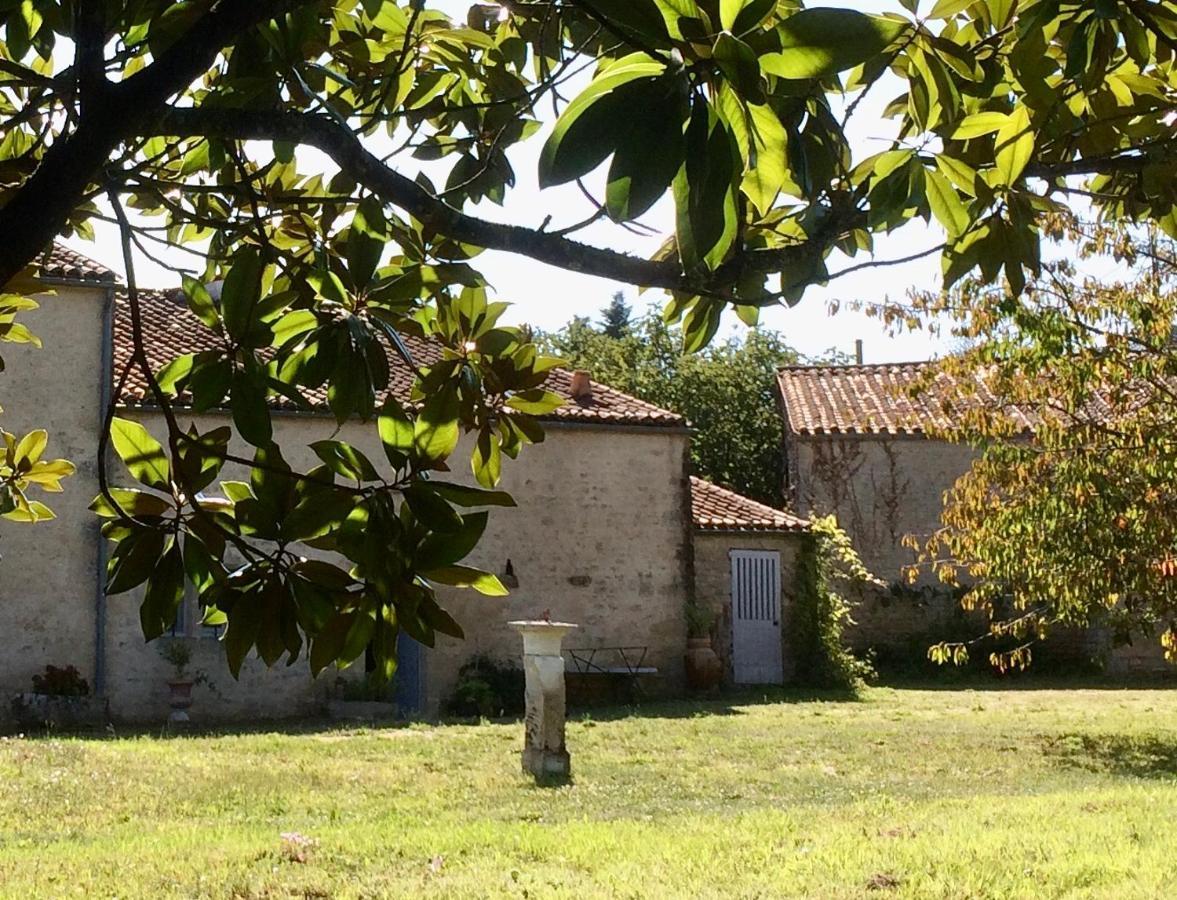 Logis De La Touche Bed & Breakfast Saint-Hilaire-des-Loges Bagian luar foto