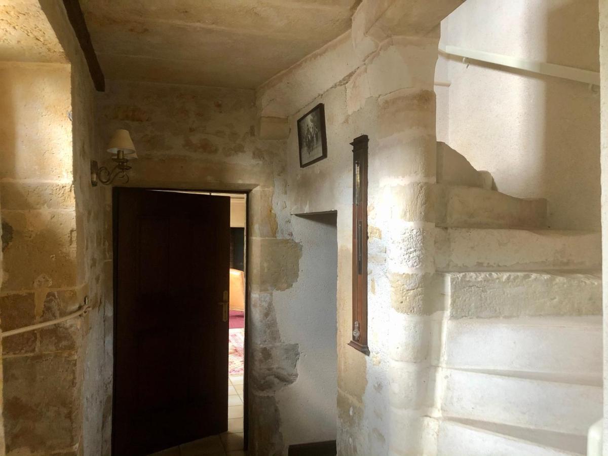 Logis De La Touche Bed & Breakfast Saint-Hilaire-des-Loges Bagian luar foto