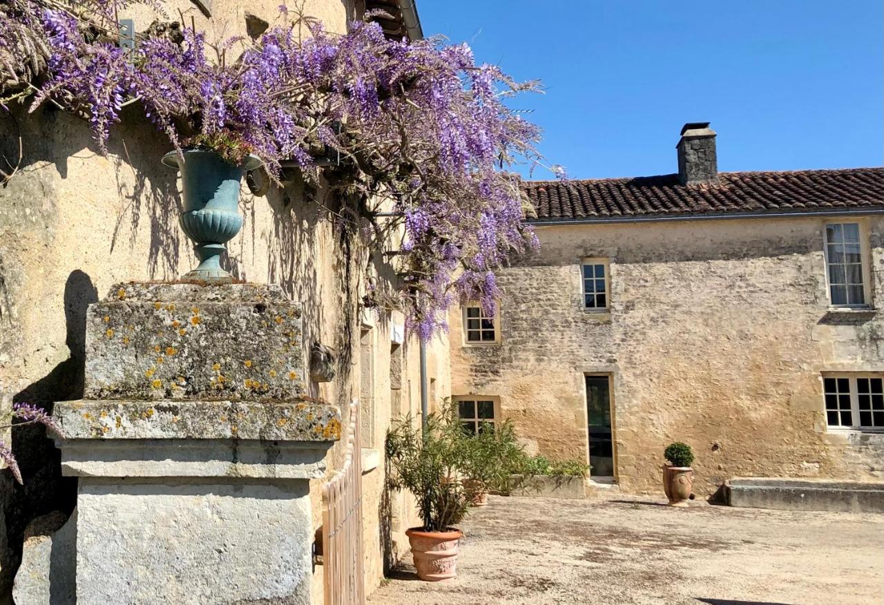 Logis De La Touche Bed & Breakfast Saint-Hilaire-des-Loges Bagian luar foto