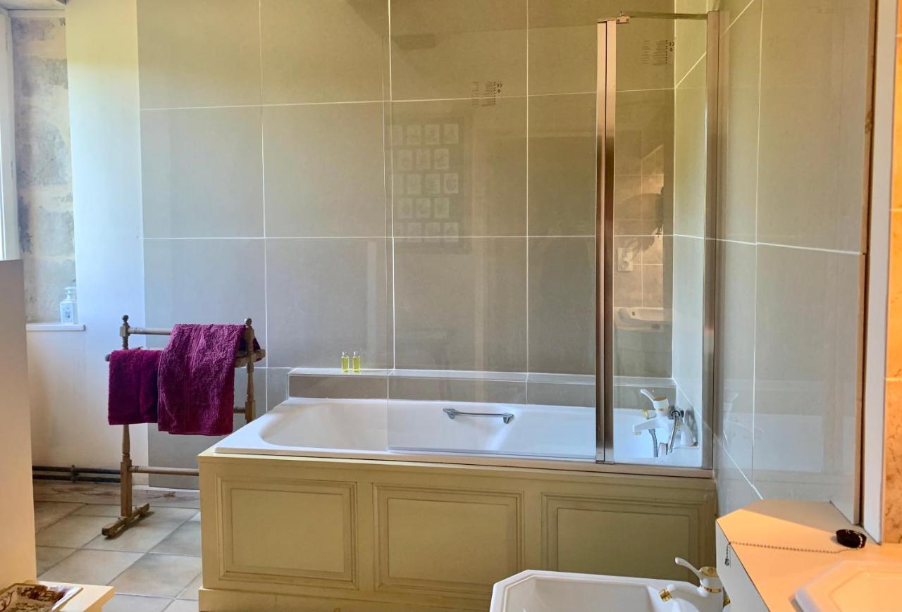 Logis De La Touche Bed & Breakfast Saint-Hilaire-des-Loges Bagian luar foto