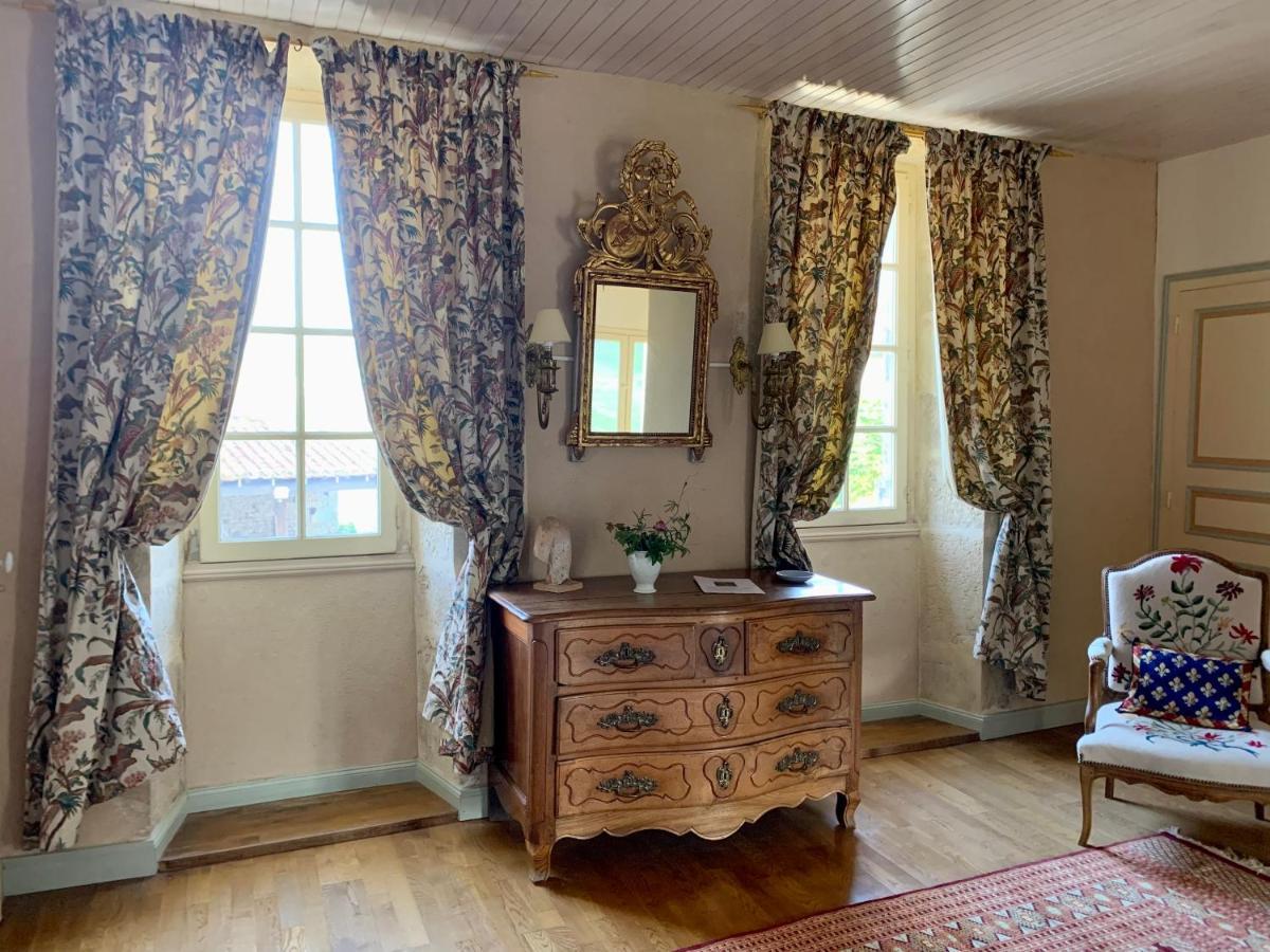 Logis De La Touche Bed & Breakfast Saint-Hilaire-des-Loges Bagian luar foto