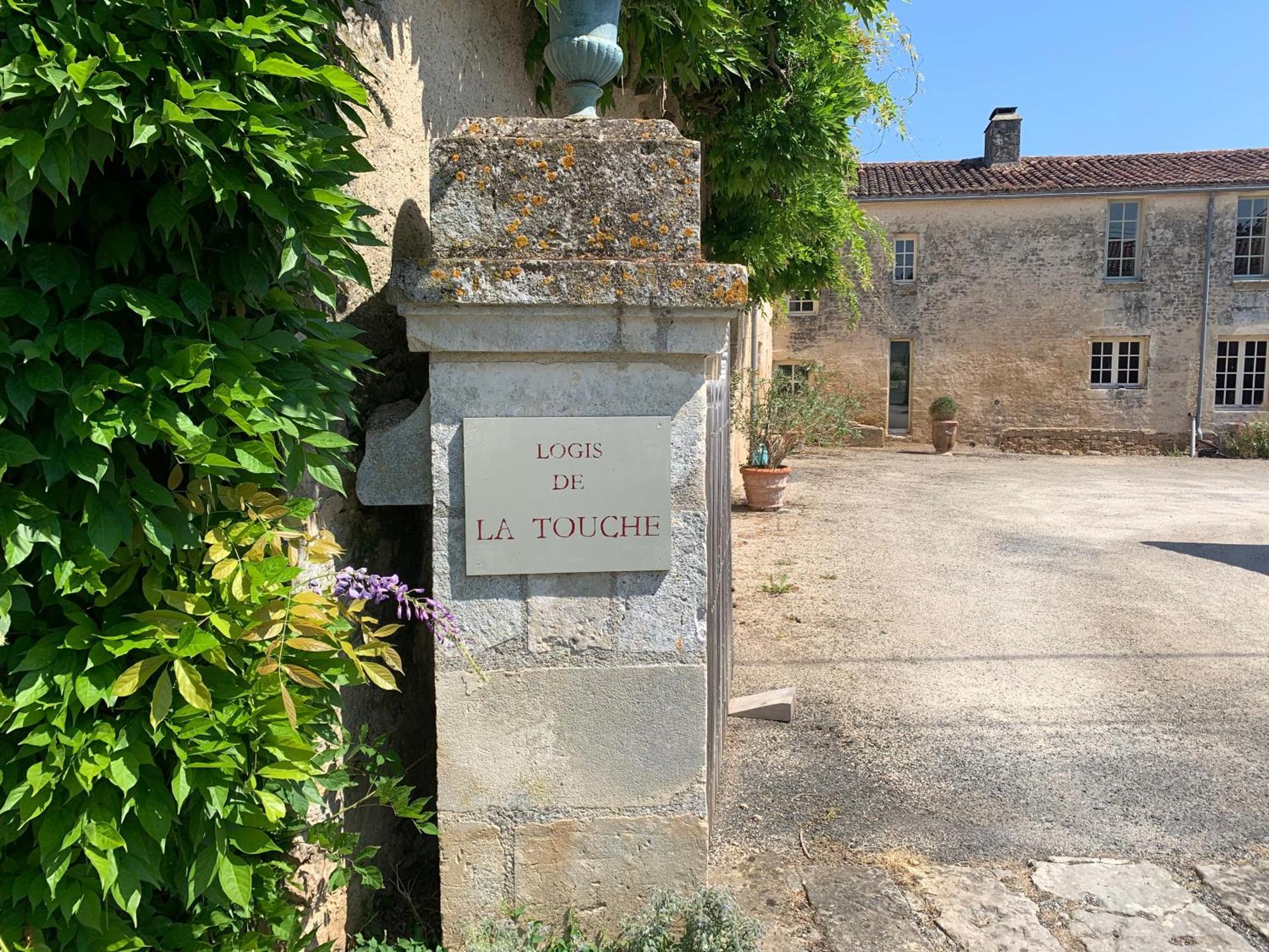 Logis De La Touche Bed & Breakfast Saint-Hilaire-des-Loges Bagian luar foto